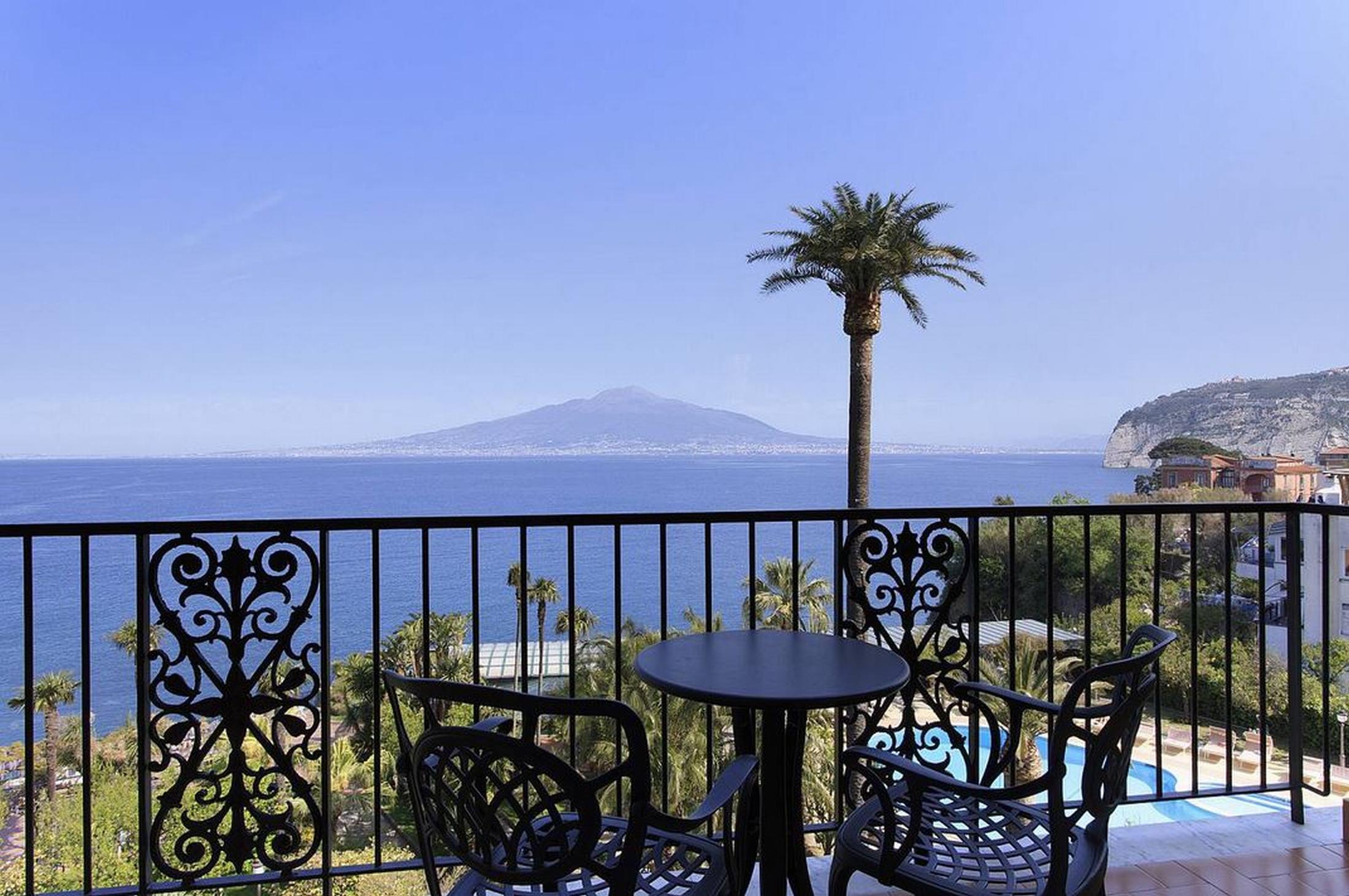 Grand Hotel Royal Sorrento Bagian luar foto
