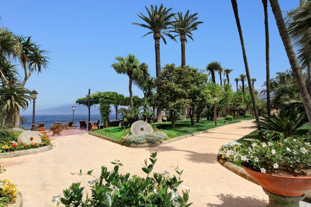 Grand Hotel Royal Sorrento Bagian luar foto